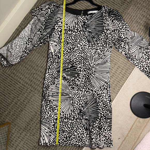 Trina Turk Black and White Polka Dot Stripe Geo Abstract Dress Flowy Sleeves - Picture 4 of 5